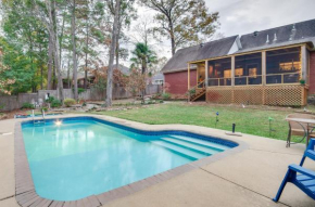 Welcoming Brandon Home with Pool and Screened-In Deck